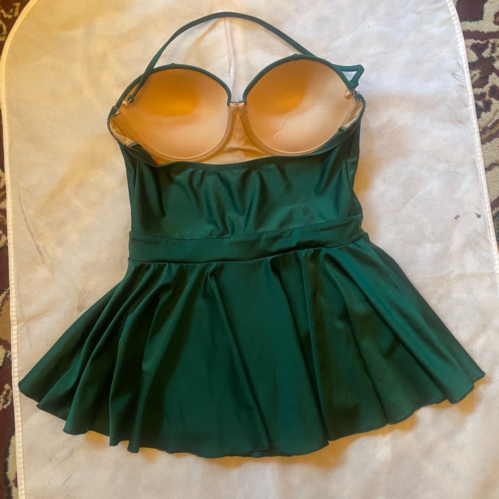 Bettie Page Emerald Green Vintage-Style One-Piece Swimdress - Picture 2 of 7